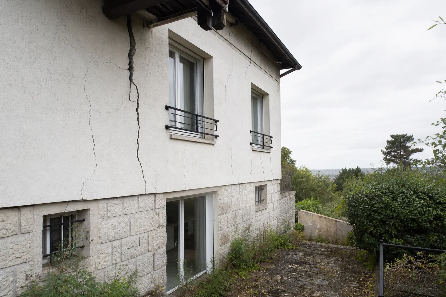 Tassement de fondations lie aux anciennes carrieres au sud des Hauts-de-Seine 92
